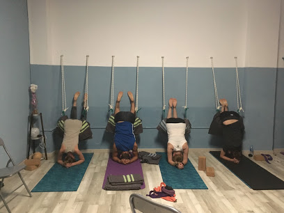 santosha tu centro de Yoga